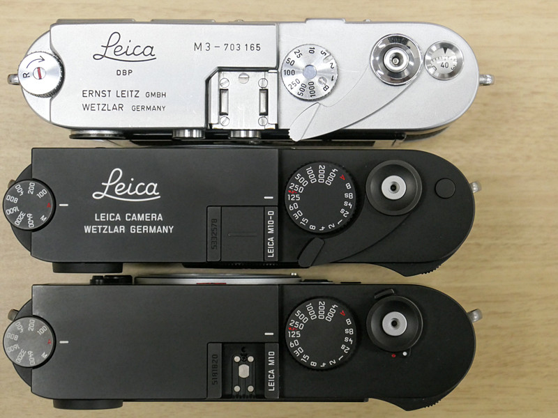 上からライカM3（フィルムカメラ）、ライカM10-D、ライカM10。