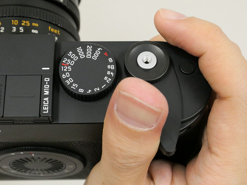 サムレストの長さや角度は、この2つに親指が接するバランスから決定されたのかもしれない。