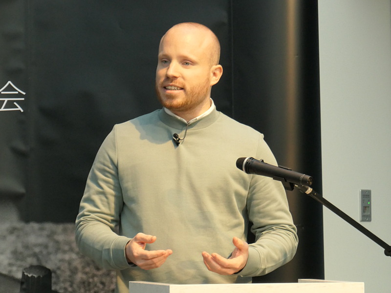 発表会にはLoupedeck共同設立者/マーケティング責任者のFelix Hartwigsen氏が登壇し、自社および製品について紹介した。