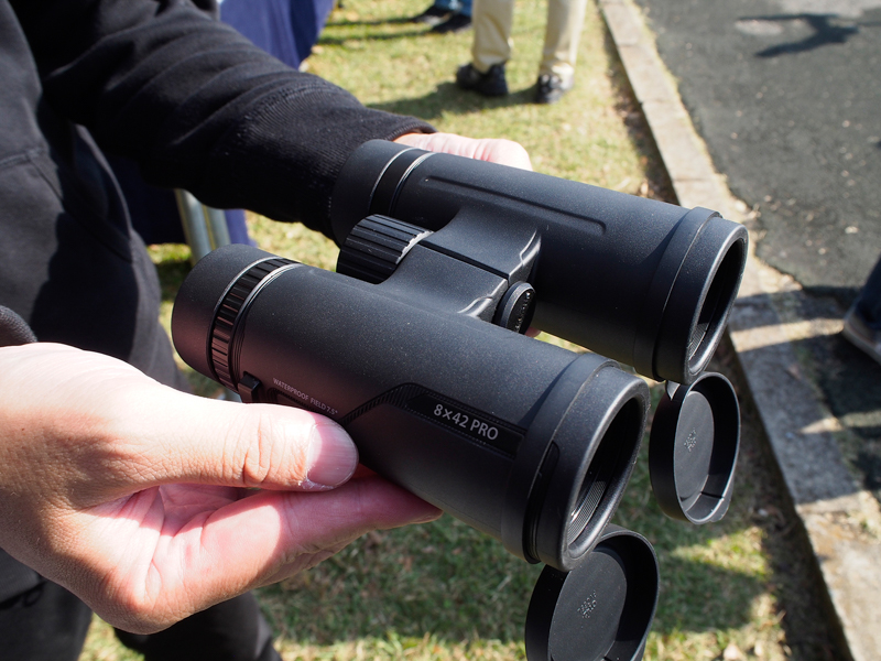 倍率8倍の8x42 PRO