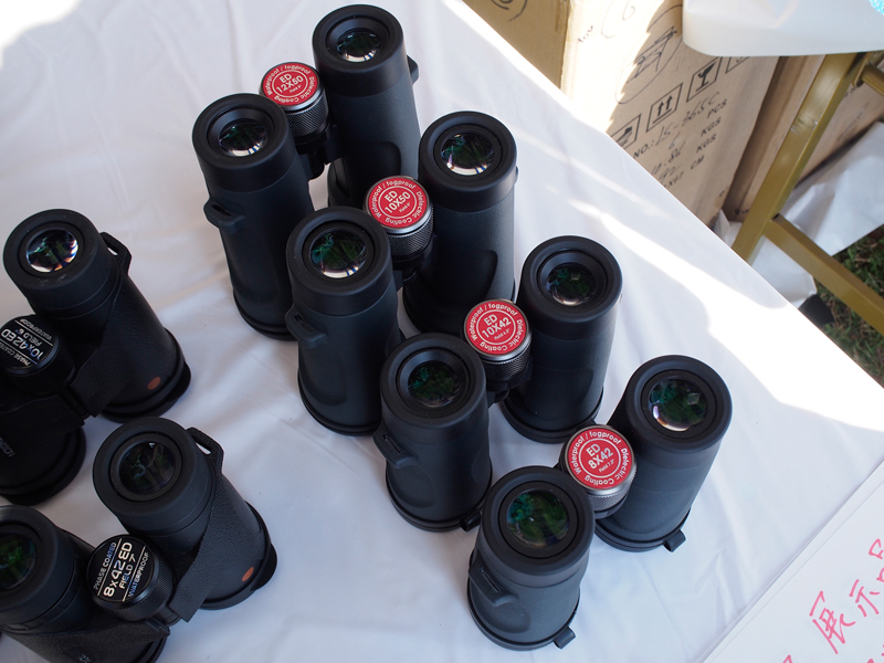 ダイヤル部には「Waterproof」「fogproof」などの文字が確認できる