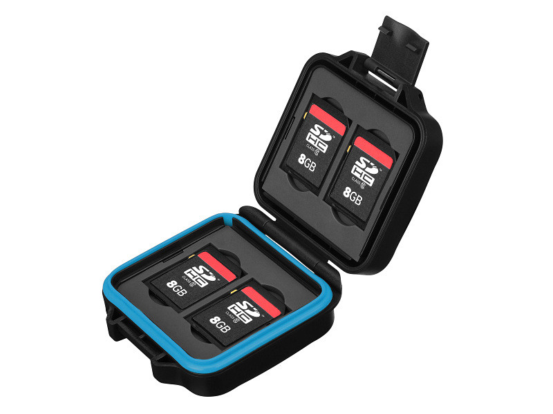 ひとつのポケットにSDカード1枚とmicroSDカード1枚が同時に収まる。