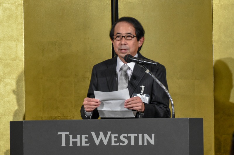 審査員を代表して総評を行なった大西みつぐさん。