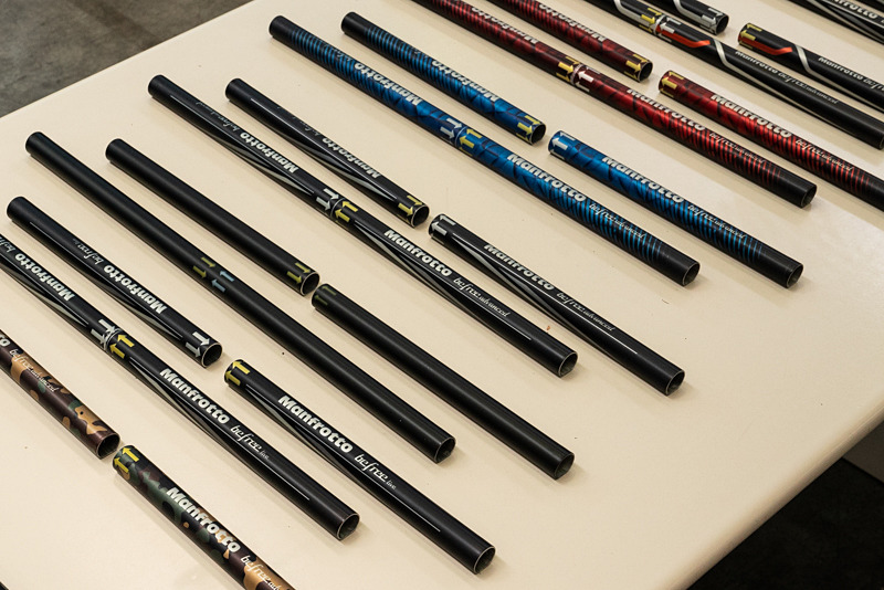 アルミ三脚の脚パイプに自由なデザインを転写できる。三脚＝黒のイメージが変わって楽しい。