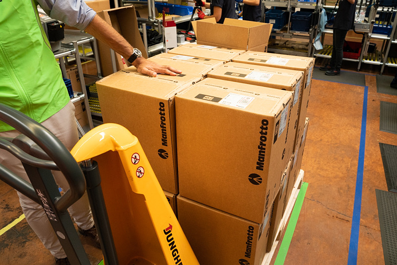 仕上がり品の移動も、パレットに箱がいっぱいになってから行う。