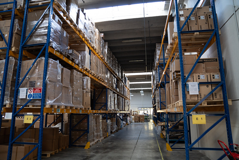 完成品がストックされる倉庫。ここから世界各国に出荷されていく。