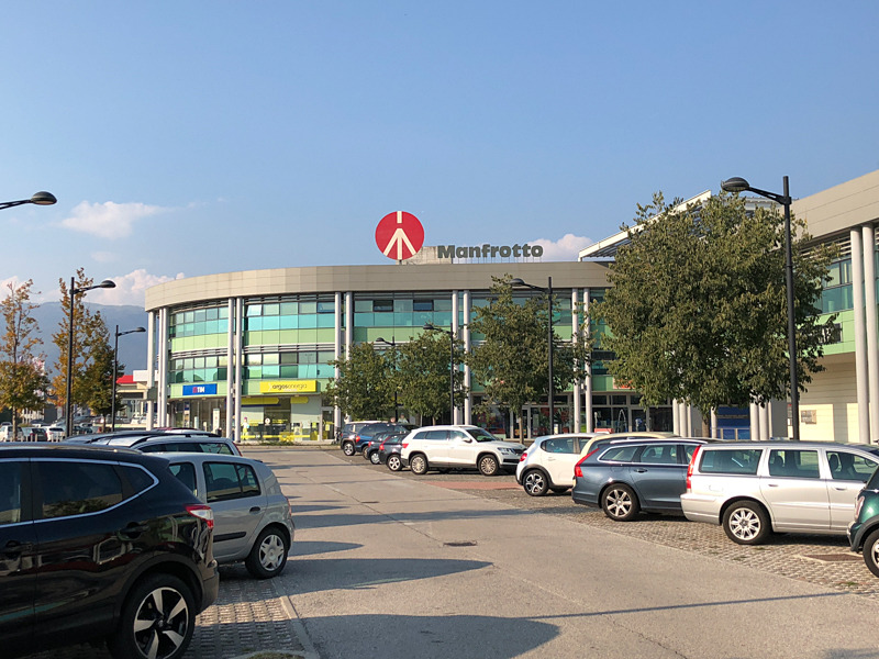 バッサーノ・デル・グラッパのマンフロット本社。