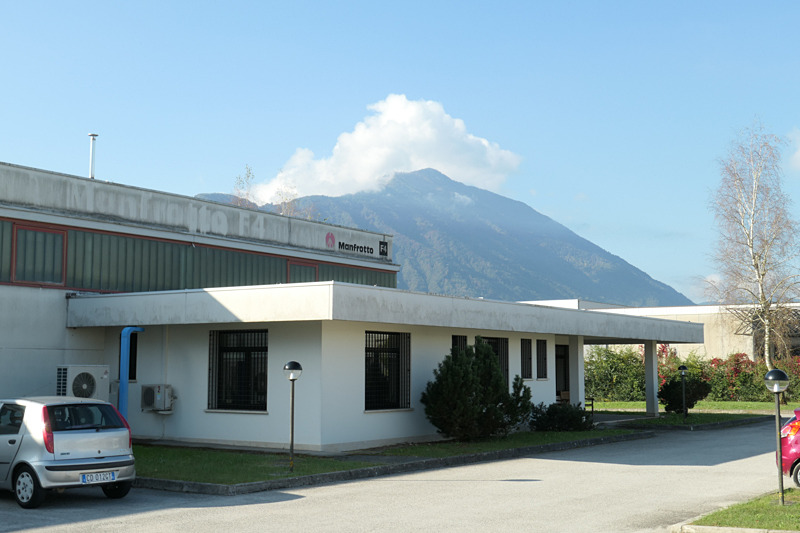 試作と耐久テストを行う建屋。