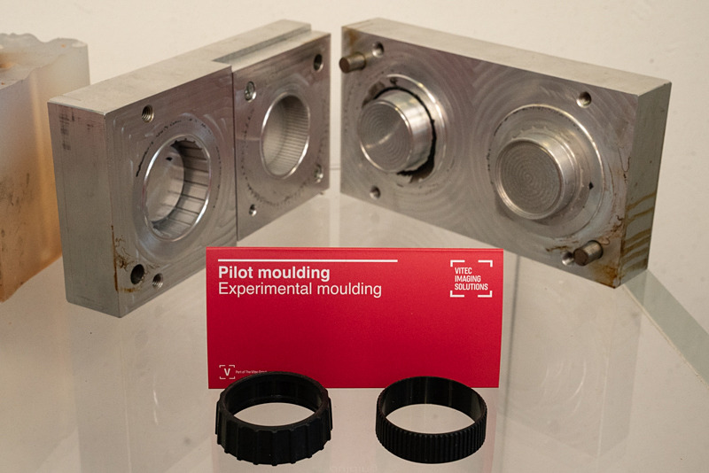 樹脂製パーツを作るための型。