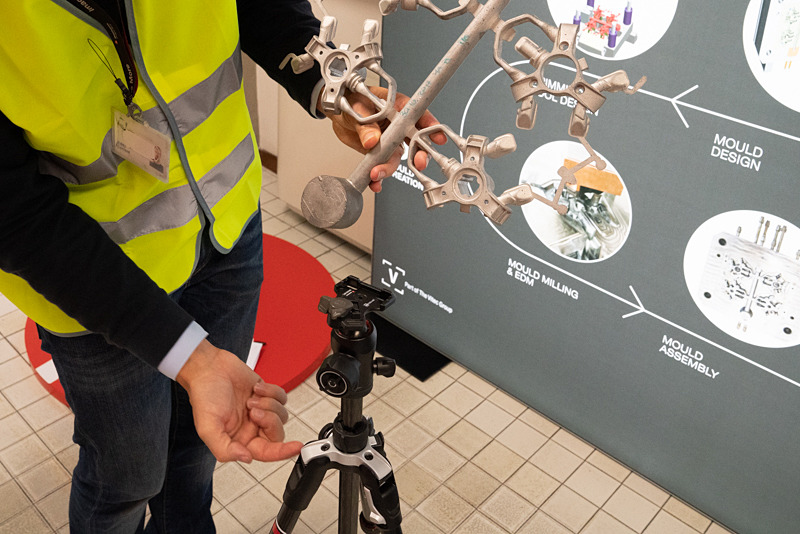 三脚の本体部分（スパイダーと呼んでいた）はマグネシウムのダイキャスト。