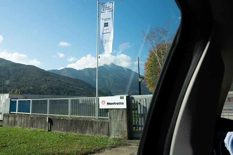 いざ、マンフロット三脚の工場へ。