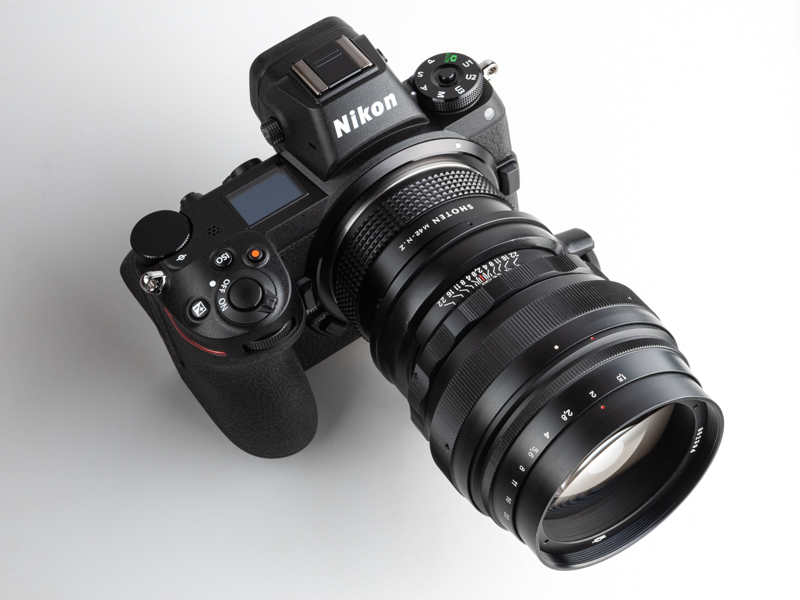 ロシア製のM42マウントレンズ、ヘリオス-40-2 85mm F1.5を装着した。希代のクセ玉がニコンのフルサイズ機で甦る。