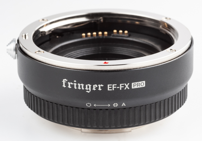 キヤノンのEFマウントレンズを富士フイルムのXマウントボディに装着する。