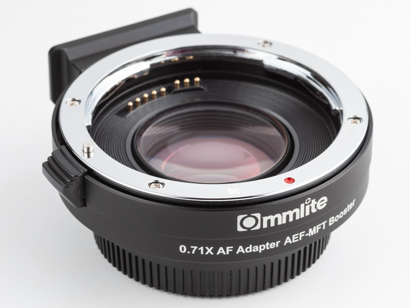 マイクロフォーサーズ向けのレデューサー搭載スマートアダプターだ。