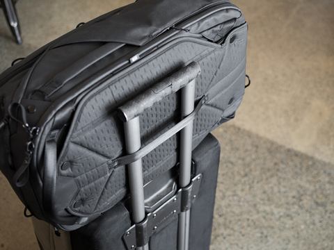 Peak Design「トラベルバックパック45L」が12月9日に発売 - デジカメ Watch