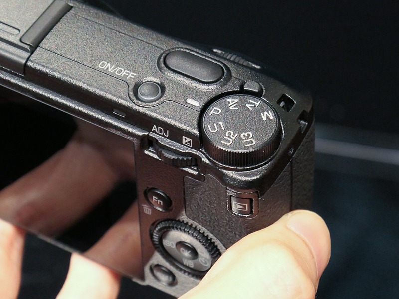 右手親指側の配置。