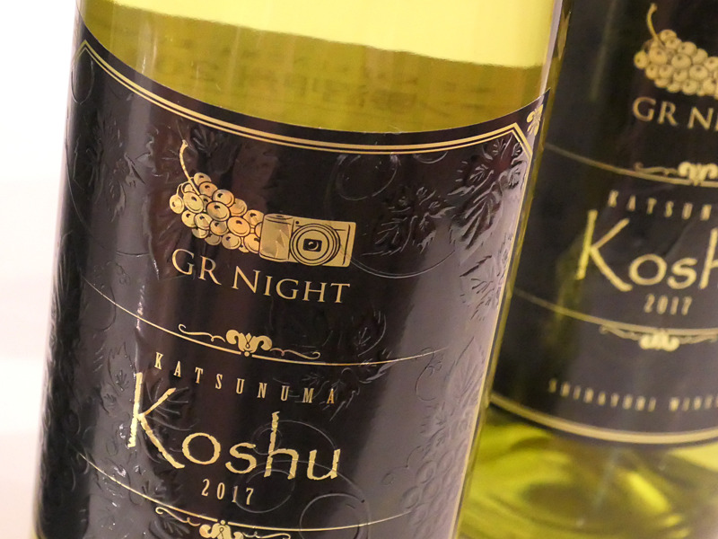 イベントのために用意された、特製ラベルのワイン。