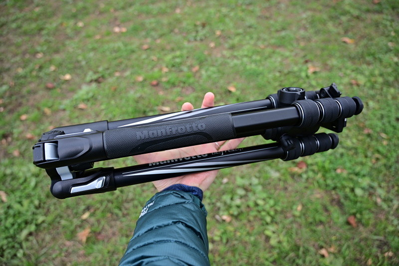 片手で軽々と持てるサイズ感。