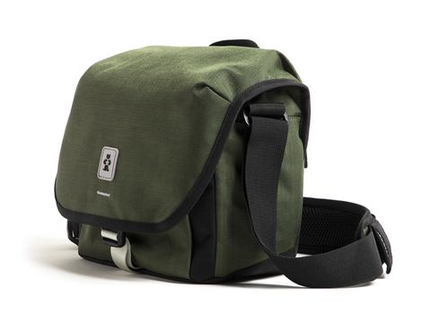 crumpler 大型カメラバッグ　(レインカバー、保存袋付き)深さ20cm