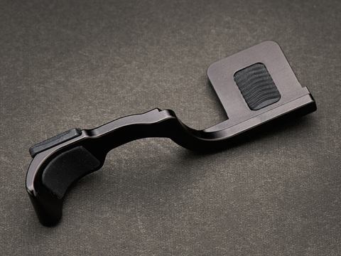 レンズメイト、X-T3専用のアルミ削り出しサムレスト - デジカメ Watch