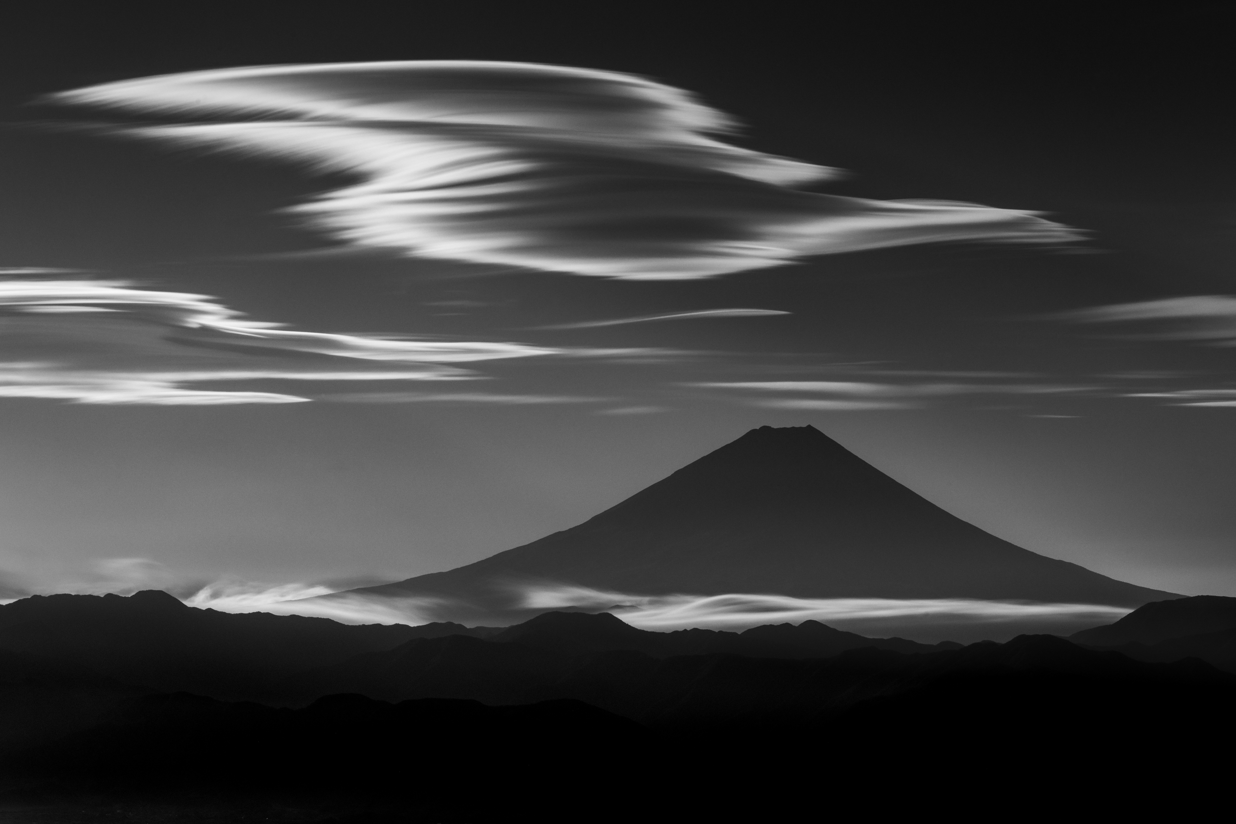 撮影：成瀬亮<br><span class="fnt-85">ニコン D850 / AF-S NIKKOR 70-200mm f/4G ED VR / 95mm / マニュアル露出（F20・120.0秒・-1EV） / ISO 100</span>