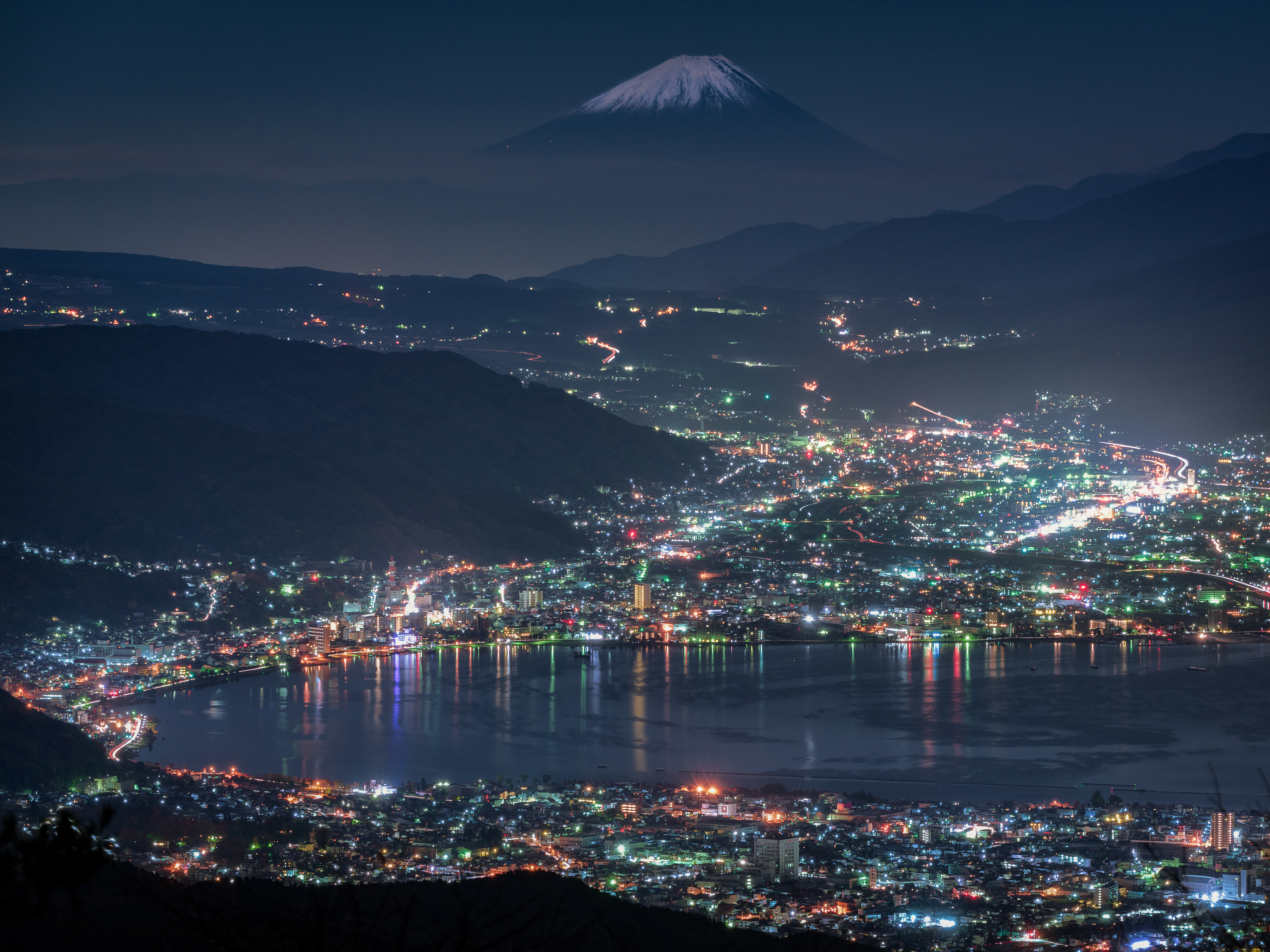 撮影：成瀬亮<br><span class="fnt-85">ニコン D850 / AF-S NIKKOR 70-200mm f/4G ED VR / 140mm / マニュアル露出（F9・240.0秒・-0.7EV） / ISO 125</span>