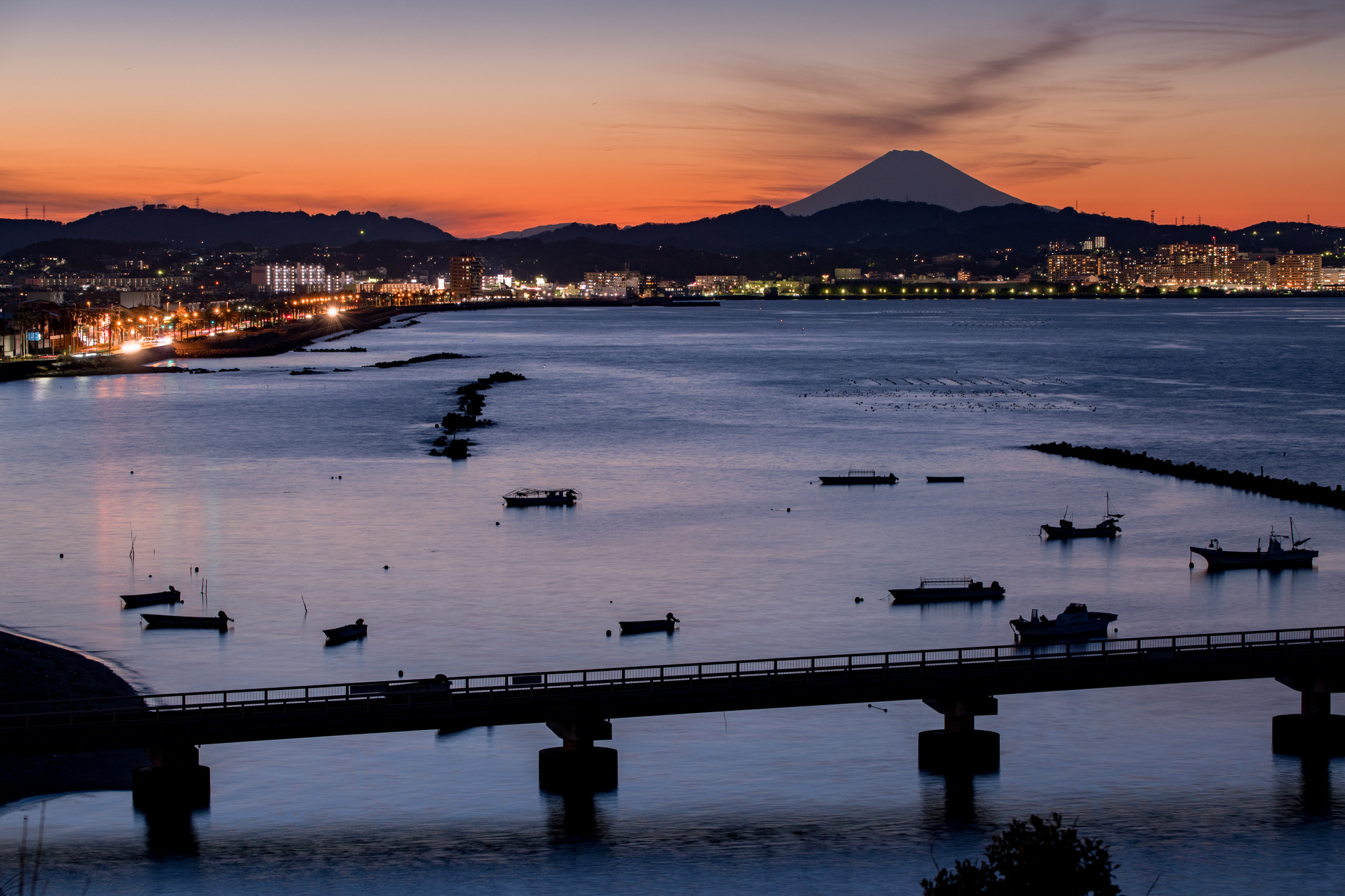 撮影：成瀬亮<br><span class="fnt-85">ニコン D850 / AF-S NIKKOR 70-200mm f/4G ED VR / 95mm / 絞り優先AE（F8・2.0秒） / ISO 100</span>