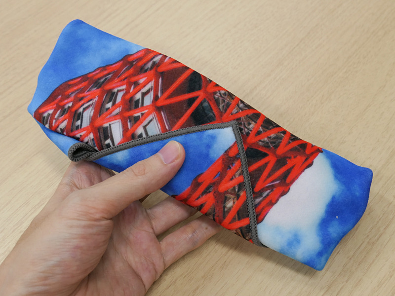 左右を折りたたんで固定。