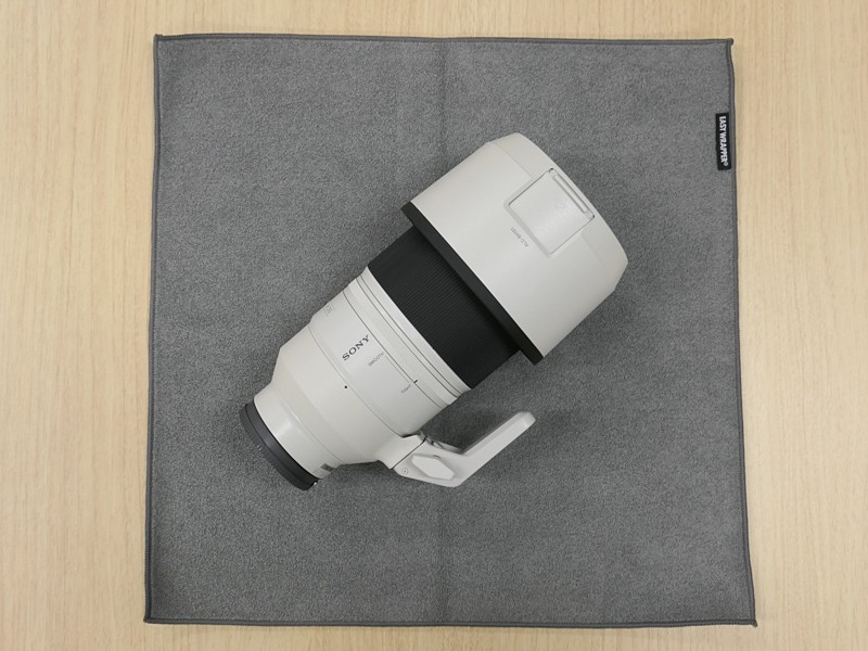 フルサイズ用の望遠ズームレンズ（Mサイズ使用）。