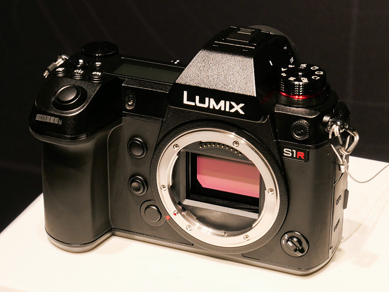 フォトキナ2018に展示されたLUMIX S1Rの試作機。基本的なことだが、ちょっと望遠側にズームして撮れば被写体の形は崩れない。以下の写真は既報記事からの転載で、いずれもJPEG撮影に最低限のトリミングやレベル補正を施したもの。