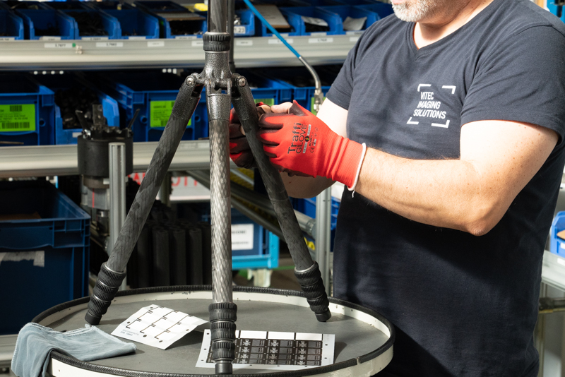 ジッツオ製品の組み立てを担当できるのは、作業者の誇り。