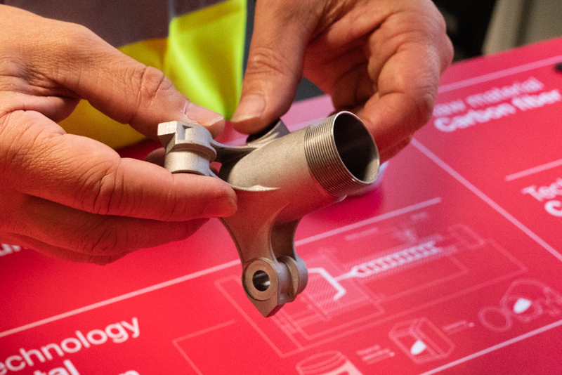 チタン製の本体。