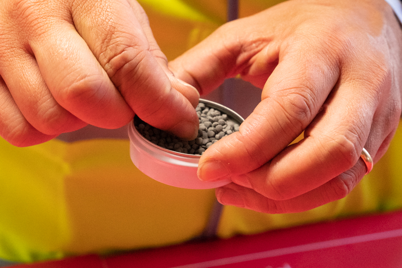 チタンのペレット。