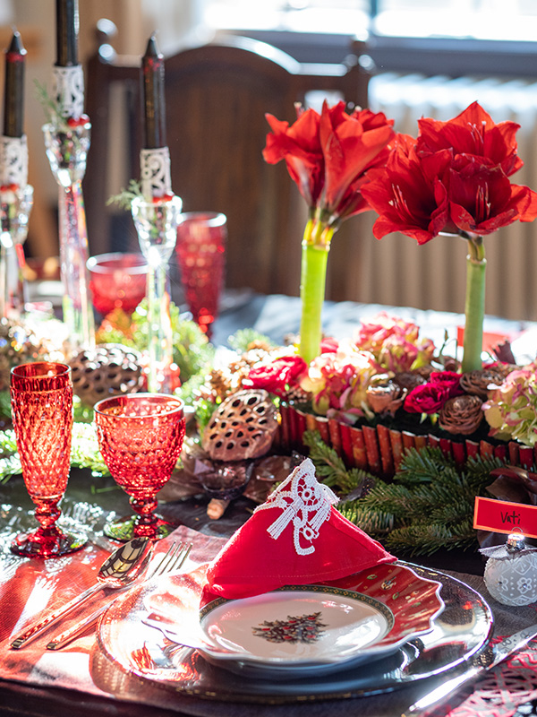 OLYMPUS OM-D E-M1 Mark II / SIGMA 56mm F1.4 DC DN | Contemporary / 1/50秒 / F2.0 /ISO 400 / 絞り優先モード<br><span class="fnt-85">協力：フラワースクールゆりの木</span>