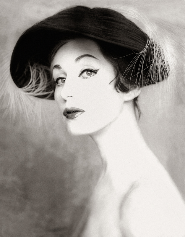 © Alberto Korda courtesy of Estate Alberto Korda, Havana.<br>Norka in Studios Korda, La Habana, 1958.