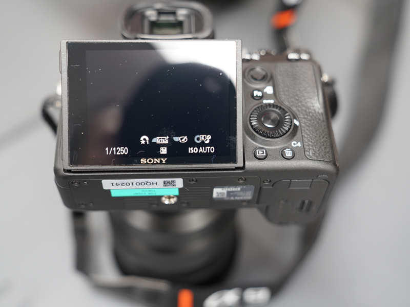 ダイヤルの機能割り当てを切り替えると、ライブビューの右下に現在の割り当て機能が表示される。