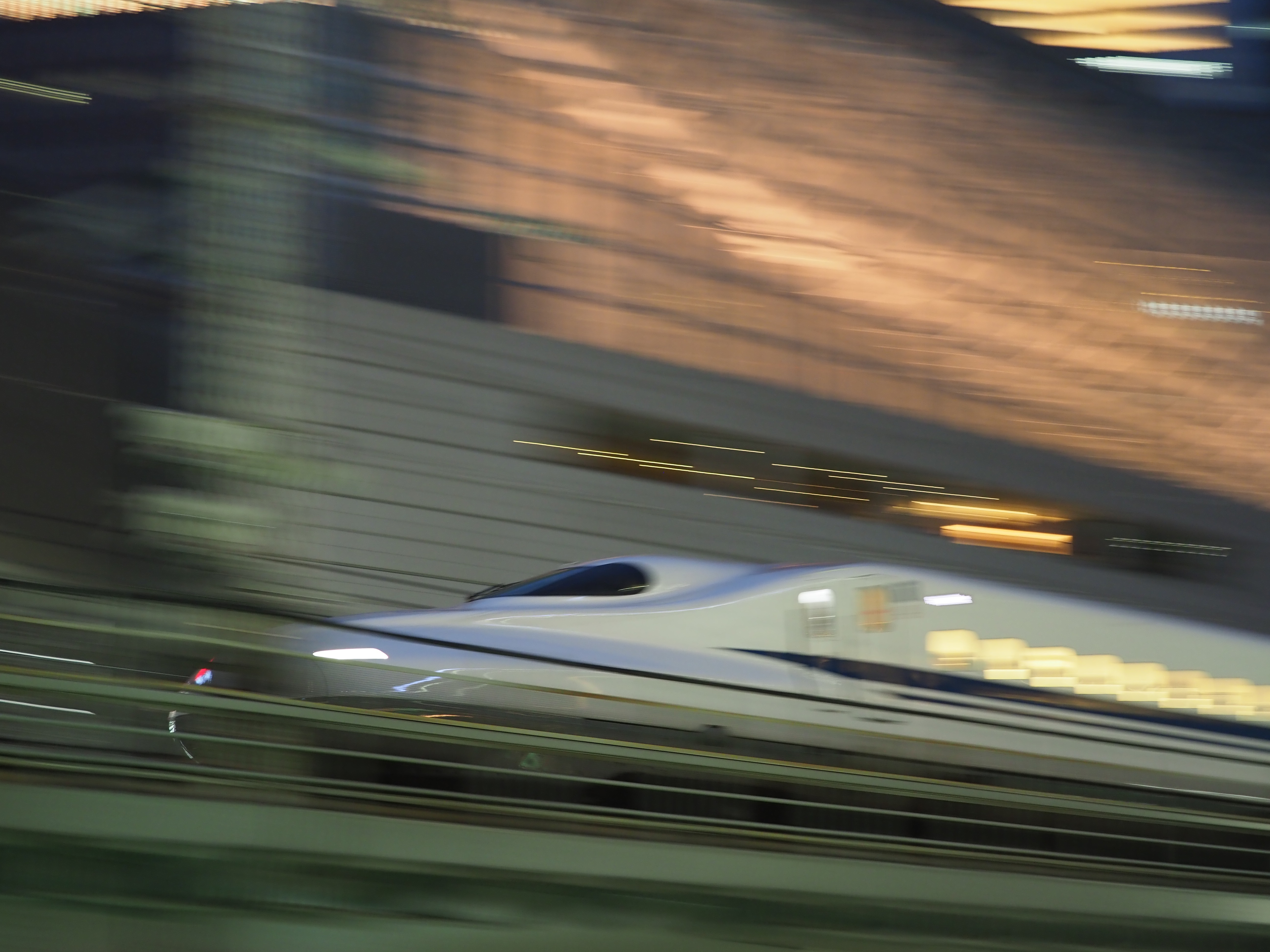 撮影：三橋康弘<br><span class="fnt-85">OLYMPUS OM-D E-M1 Mark II / M.ZUIKO DIGITAL ED 40-150mm F2.8 PRO / 40mm / 絞り優先AE（F2.8・1/10秒・±0EV） / ISO 800</span>