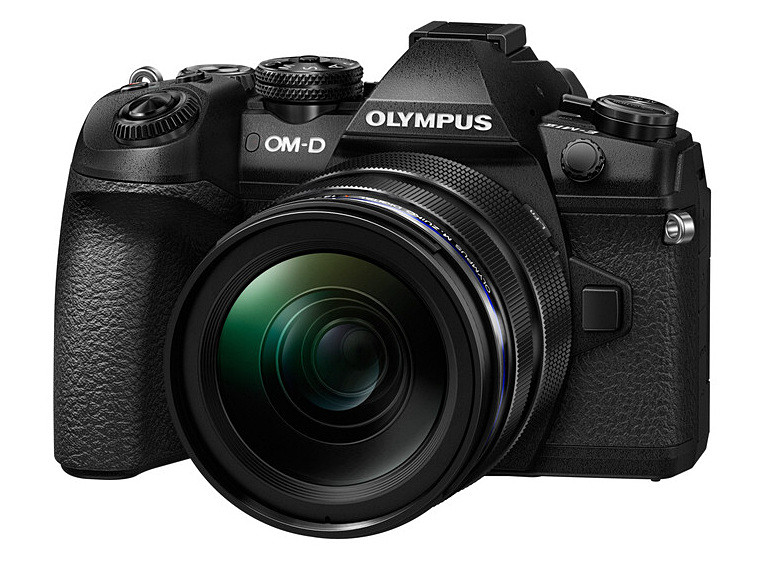 <center>M.ZUIKO DIGITAL 12-40mm F2.8 PROを装着したOM-D E-M1 Mark II。</center>