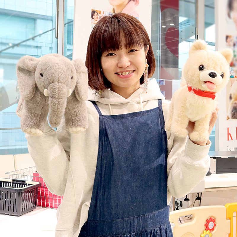 鈴木さや香さん。2歳の男の子のママ。東京造形大学卒。写真家山岸伸氏に師事し独立。写真展などで作品を発表しながら、写真誌や広告写真などで活動している他、企業へのセミナーや、写真教室などの講師を担当。子どもや赤ちゃんのポートレート撮影を得意としています。