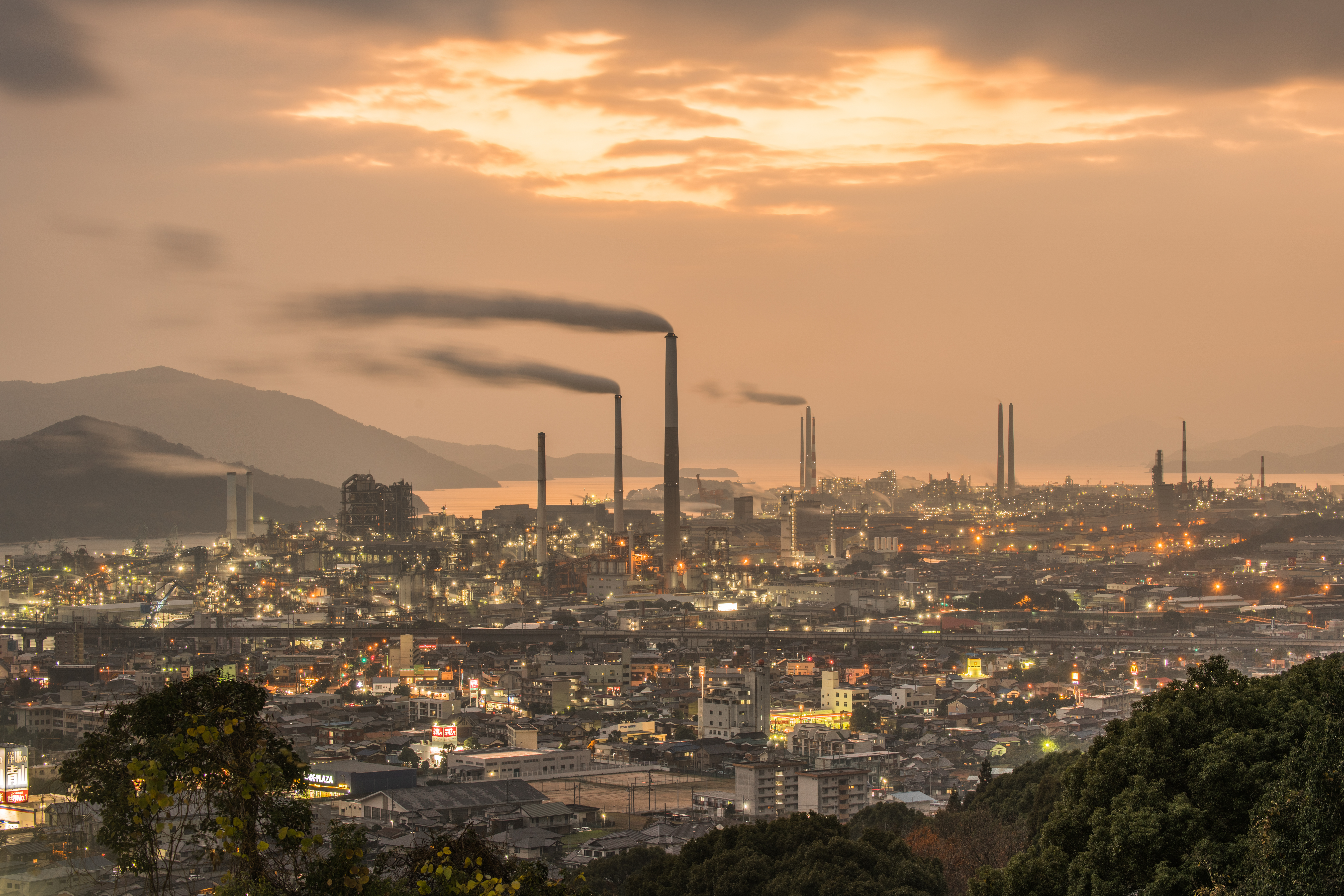 撮影：小林哲朗<br><span class="fnt-85">ニコン D850 / AF-S NIKKOR 80-400mm f/4.5-5.6G ED VR / 80mm / 絞り優先AE（F10・5秒・-0.7EV） / ISO 64</span>