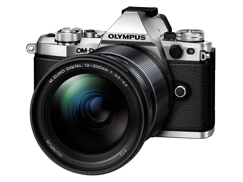 OM-D E-M5 Mark IIと組み合わせた重量は約930gだという。