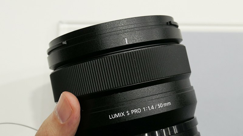 ピントリングにフォーカスクラッチ機構を備える。