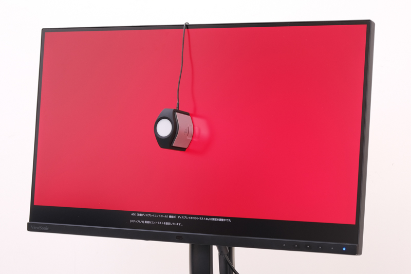 X-riteとのコラボレーションでハードウェアキャリブレーションを実現する。カラーマネージメント環境に必須の機能だ。