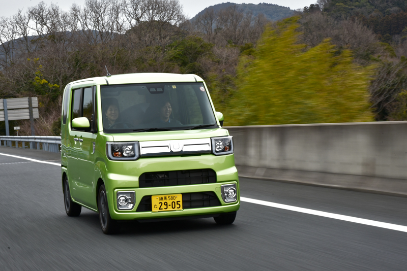 パワフルなターボエンジンと最新安全装備の「スマートアシストⅢ」の安心感のおかげで、高速道路での移動もとても快適。ガソリンタンクの容量が、軽自動車としては大きめな36Ｌなのも嬉しいポイント。