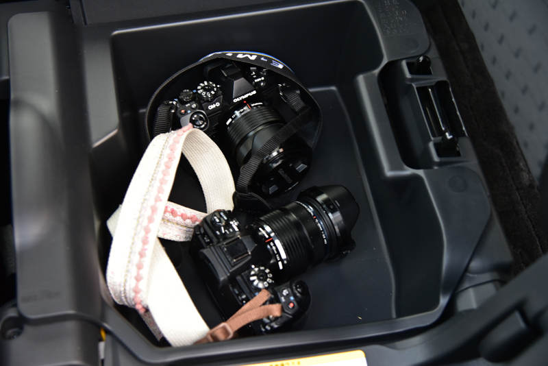 運転席まわりの収納スペースがとにかく豊富なウェイク。すぐ手に届く便利な場所に、また防犯上隠しておきたい場所に、など様々な場面や用途に合わせて使う事ができる。