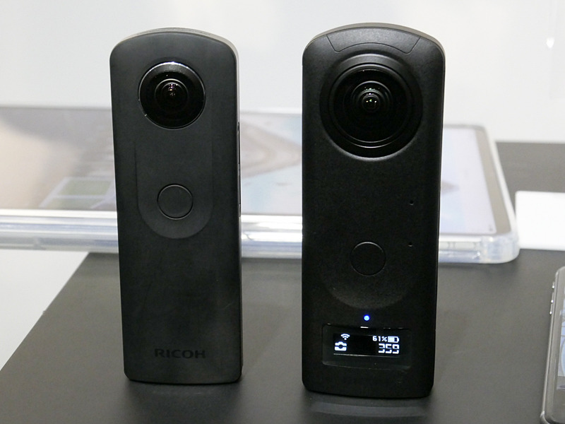 左からTHETA S、THETA Z1