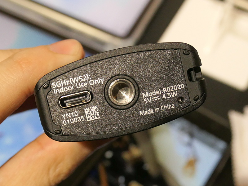 新たにUSB Type-C端子を搭載。三脚ネジ穴を金属製とした。