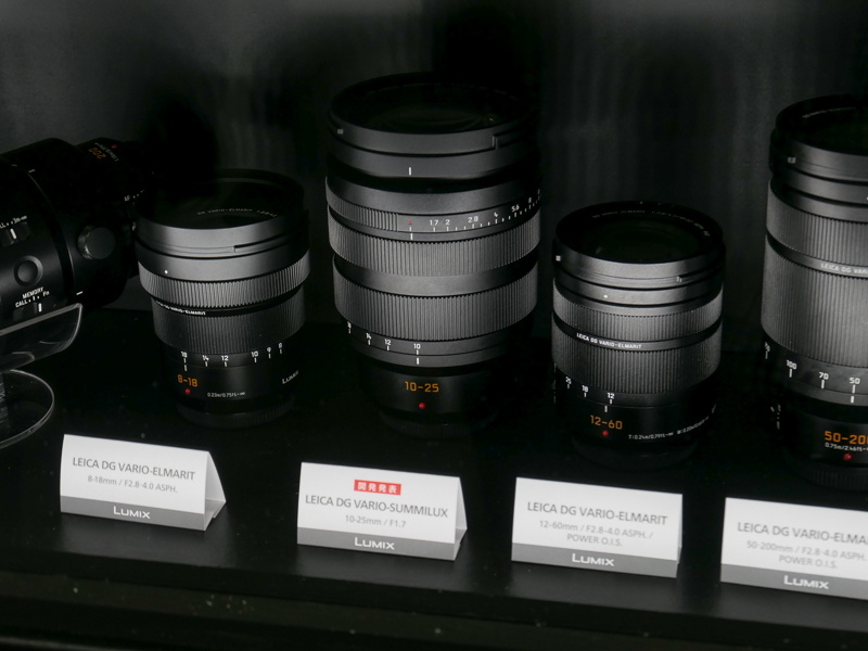 2018年秋に開発発表された「LEICA DG VARIO-SUMMILUX 10-25mm F1.7」のモックアップも。