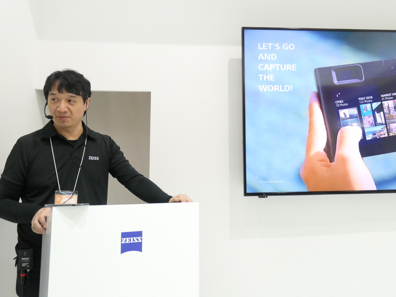 ブース内でZX1の製品担当者であるElliot Shih氏のZX1セミナーが開催。3月1日（金）の16時30分〜17時にも行われる。