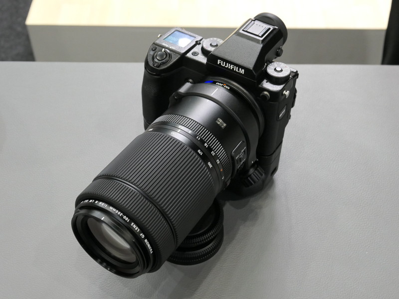 レンズ体験コーナーで「GF100-200mmF5.6 R LM OIS WR」を試せる。
